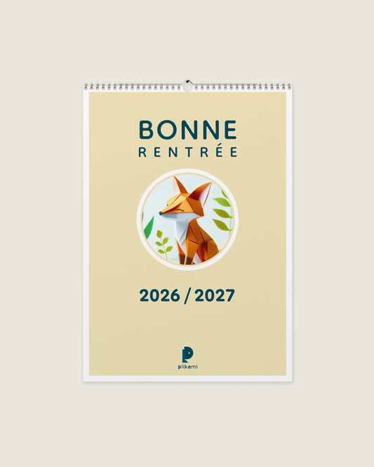 Calendrier mural à reliure spirale, couverture crème portant le titre Bonne Rentrée 2026 / 2027 et un renard en papier plié dans un médaillon rond.